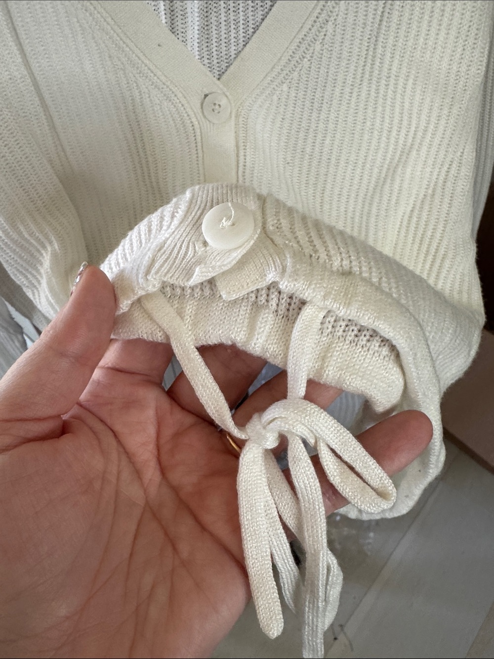 Splendid Cream Button-Front Ribbed V-Neck Cardigan - Picture 4 of 7